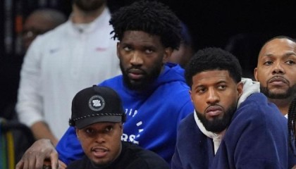 虎扑直播-NBA半程最令人失望的七大球员：76人三巨头改单核